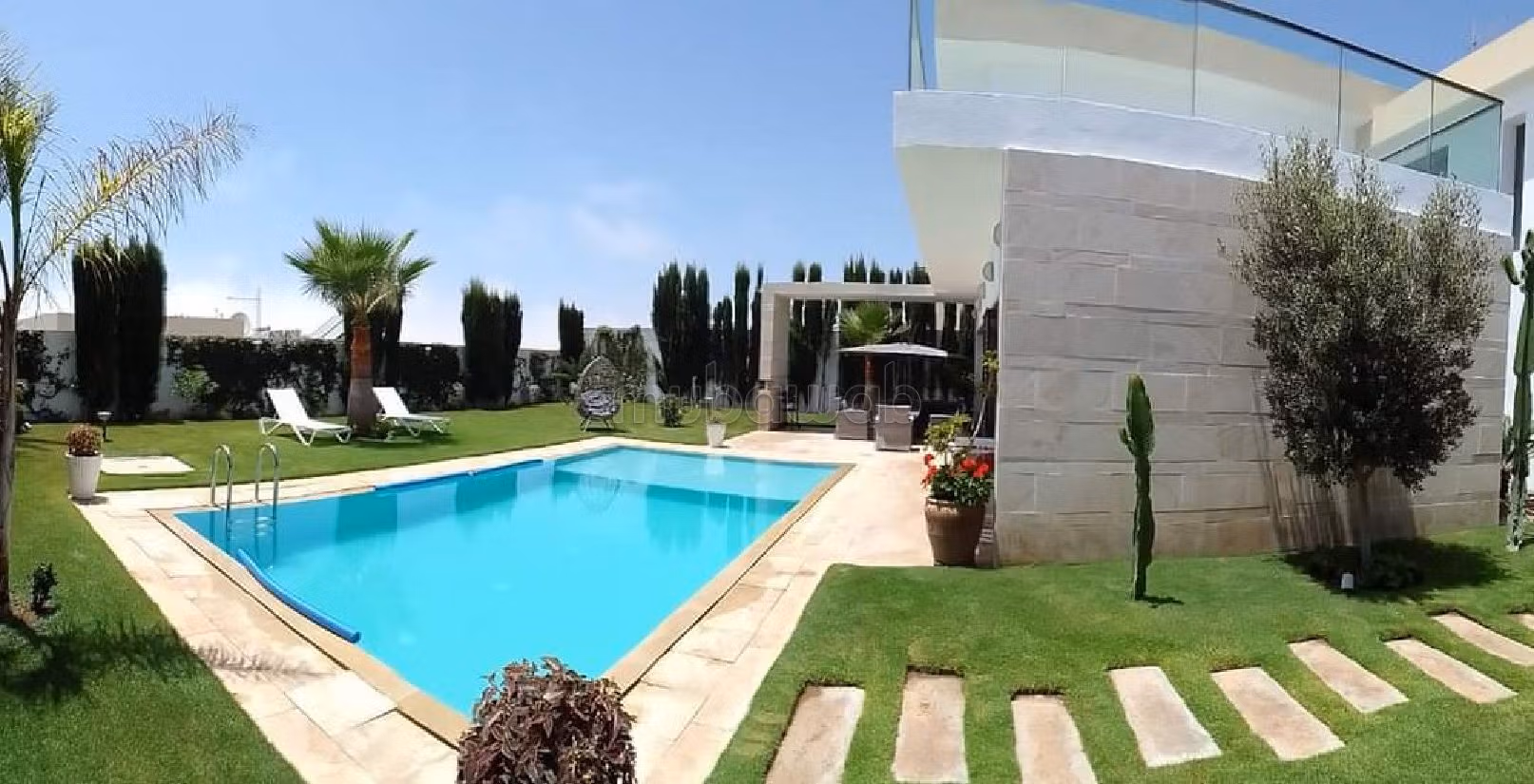 Luxury villas & houses for rent. 5 large rooms. caretaker available, Large swimming pool. 
