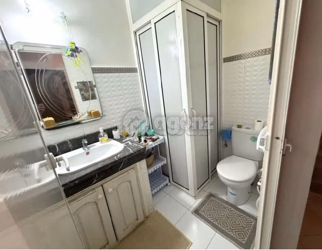 فيلا رائعة للبيع بتاركة. 5 غرف ممتازة. مفروشة