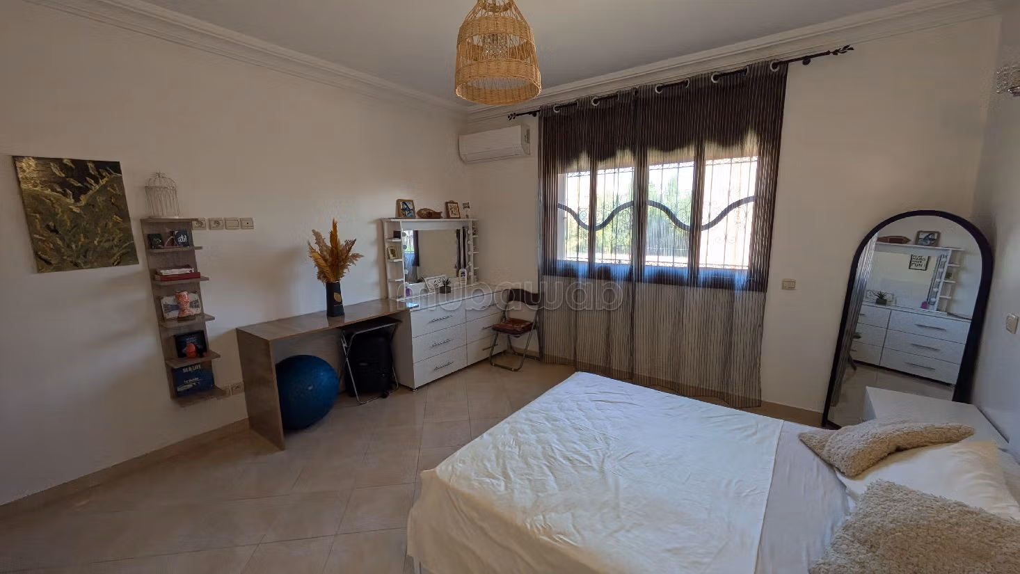 فيلا رائعة للبيع بتاركة. 5 غرف ممتازة. مفروشة