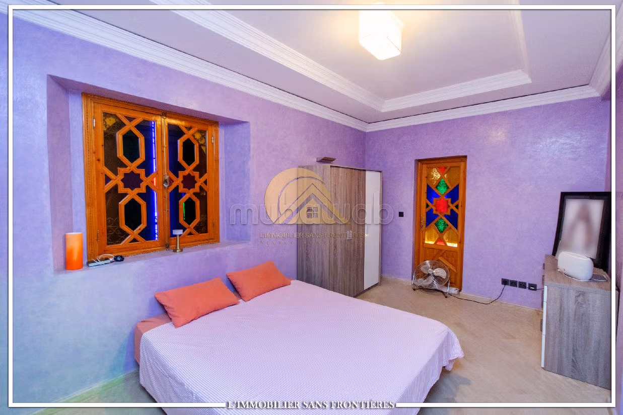 فيلا رائعة للبيع طريق فاس ب. 3 غرف. أماكن وقوف السيارات وشرفة
