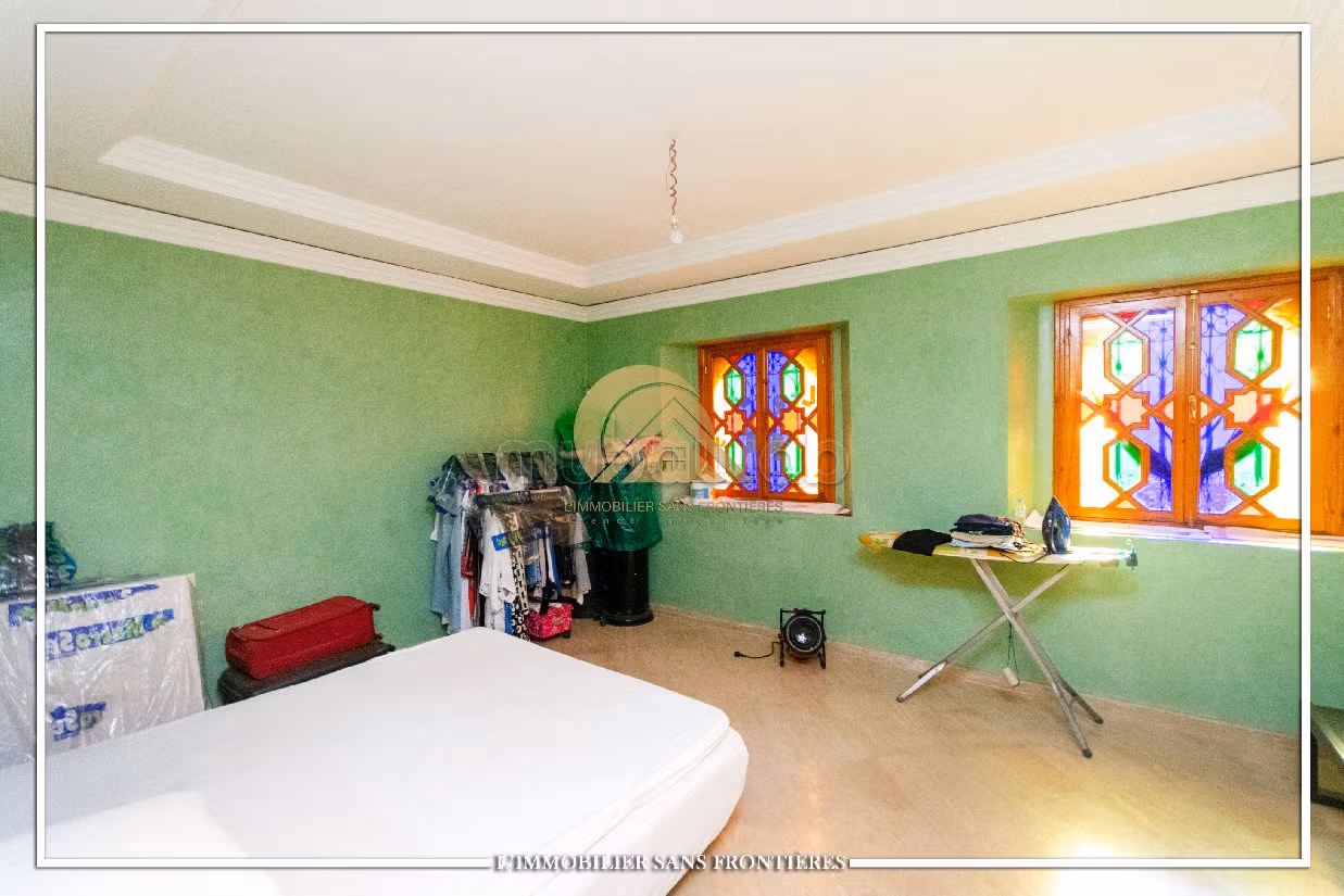 فيلا رائعة للبيع طريق فاس ب. 3 غرف. أماكن وقوف السيارات وشرفة