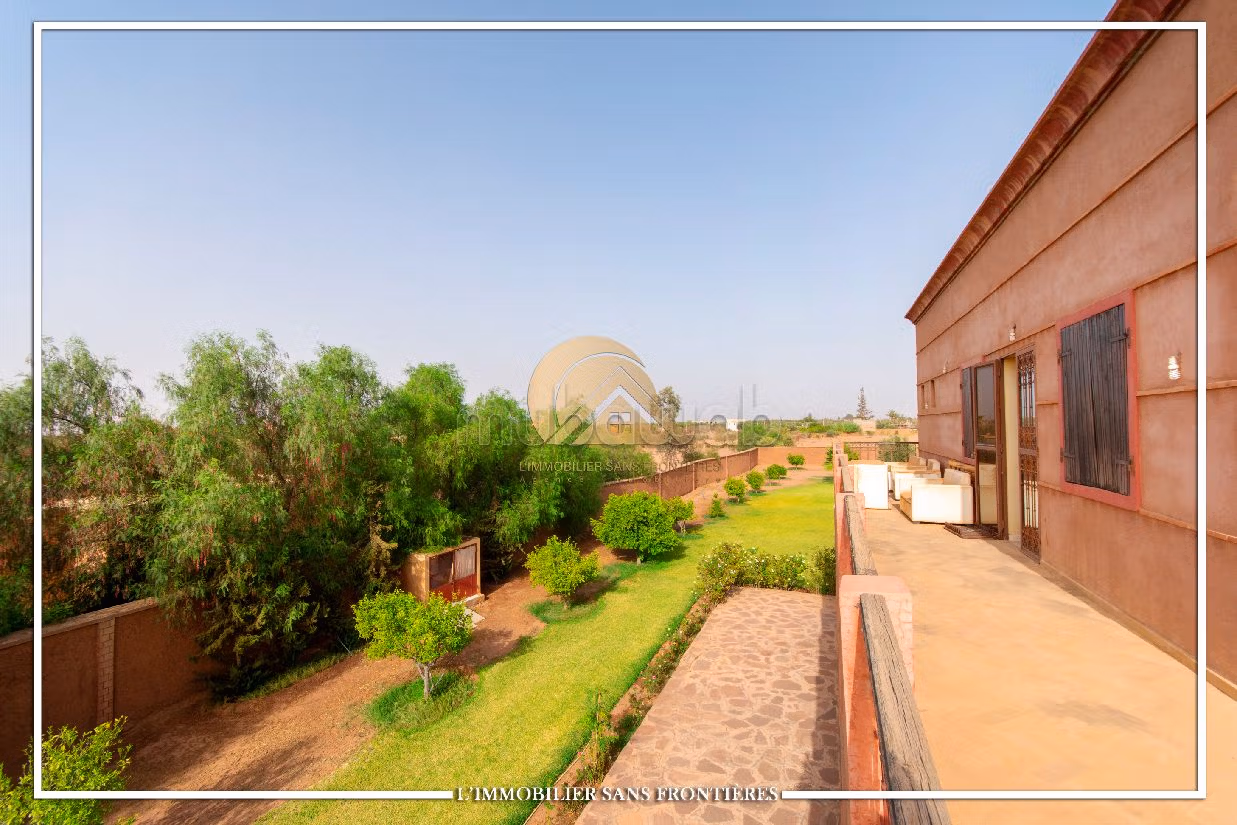 فيلا رائعة للبيع طريق فاس ب. 3 غرف. أماكن وقوف السيارات وشرفة