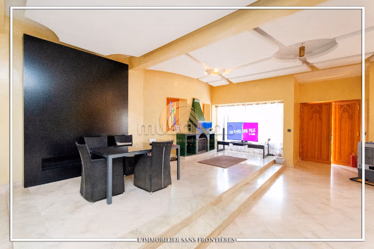 فيلا رائعة للبيع طريق فاس ب. 3 غرف. أماكن وقوف السيارات وشرفة