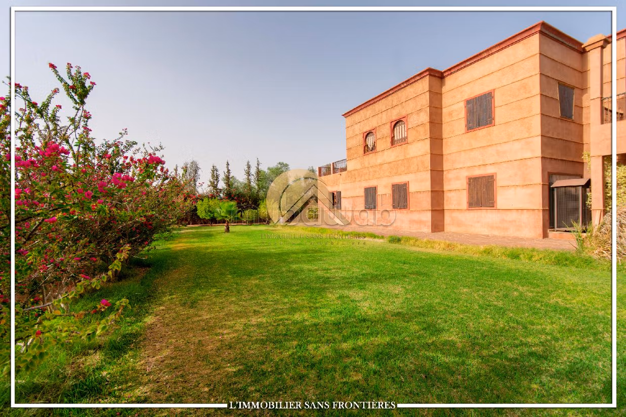 فيلا رائعة للبيع طريق فاس ب. 3 غرف. أماكن وقوف السيارات وشرفة