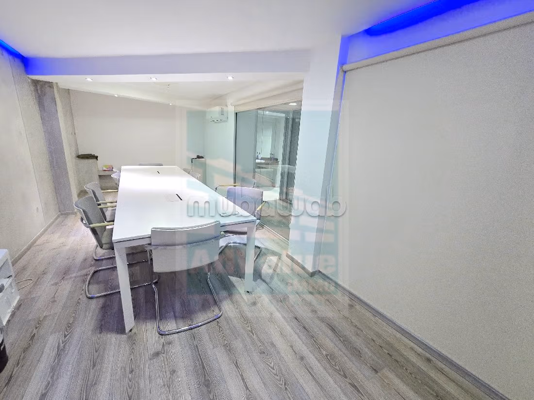 مكاتب ومحلات للبيع ببوسيجور. المساحة الإجمالية 232 م². إقامة مراقبة 24/24. 