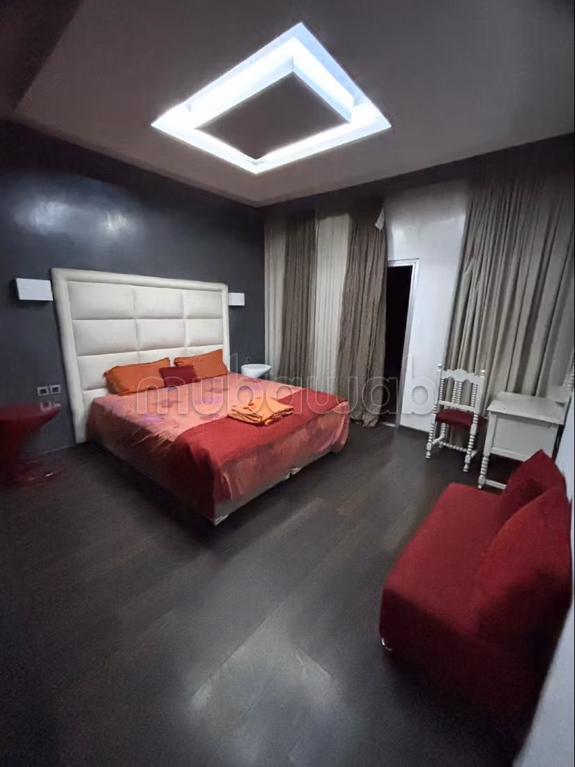 Appartements à louer à Bourgogne Est. 2 grandes pièces. Prestation de conciergerie, air conditionné