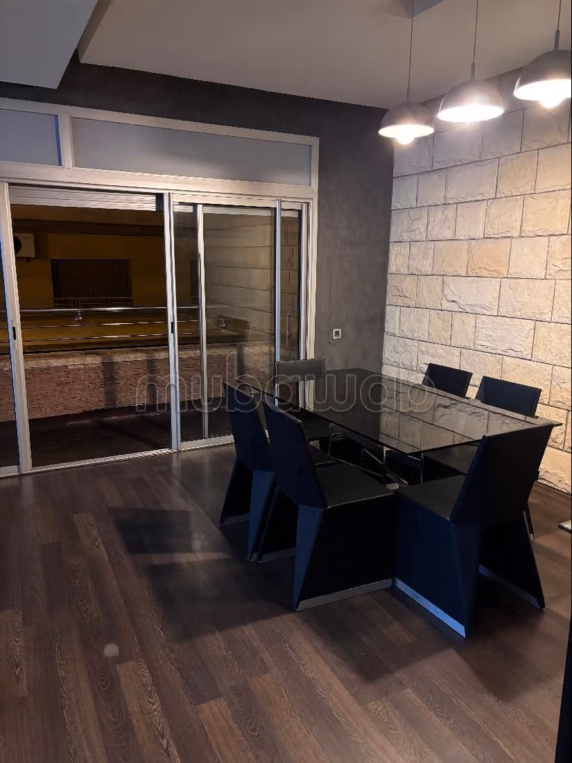 Appartements à louer à Bourgogne Est. 2 grandes pièces. Prestation de conciergerie, air conditionné