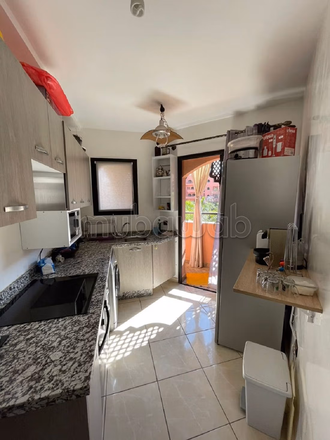 شقة جميلة للبيع ب بلبكار. المساحة الكلية 85 م². بواب ومكيف الهواء.