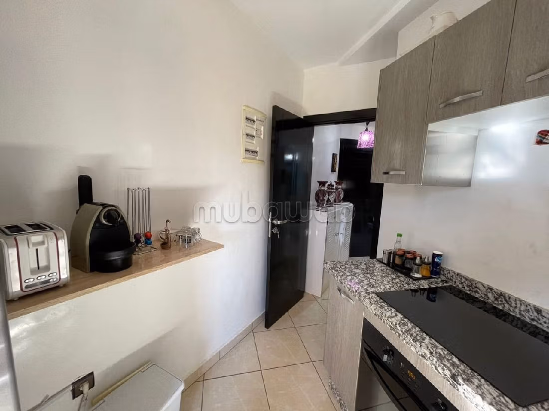 شقة جميلة للبيع ب بلبكار. المساحة الكلية 85 م². بواب ومكيف الهواء.