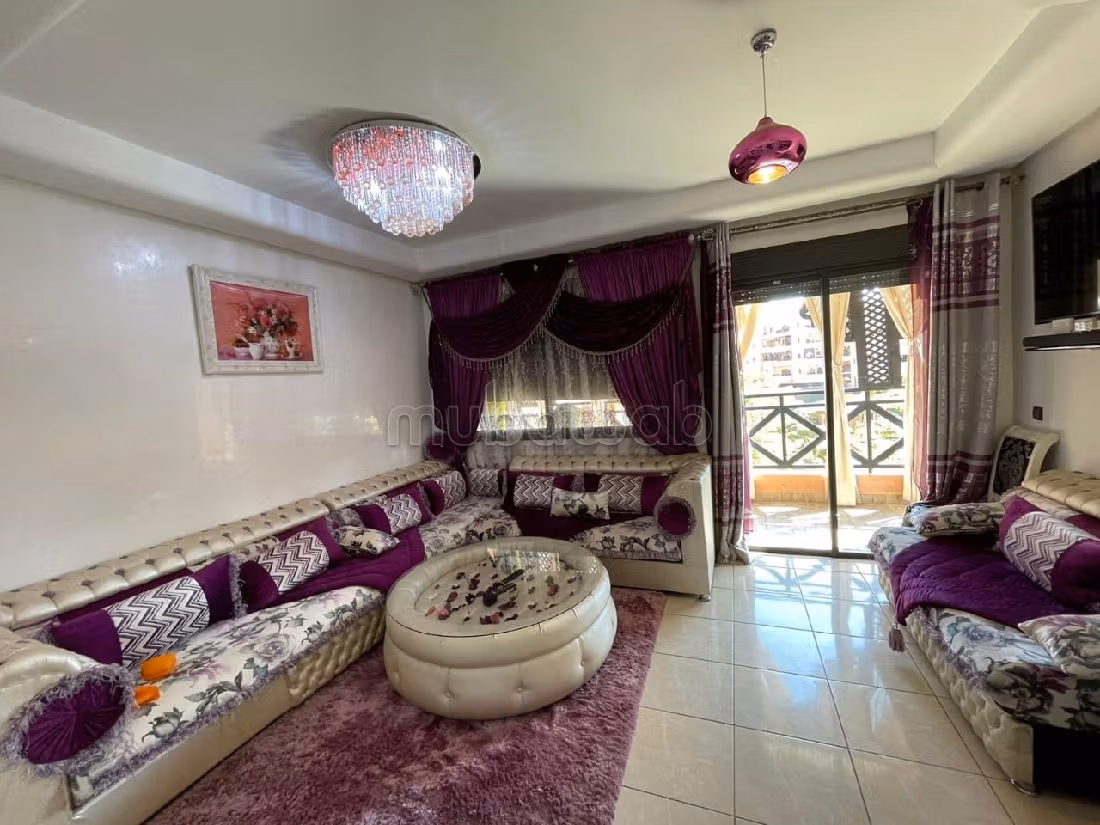 شقة جميلة للبيع ب بلبكار. المساحة الكلية 85 م². بواب ومكيف الهواء.