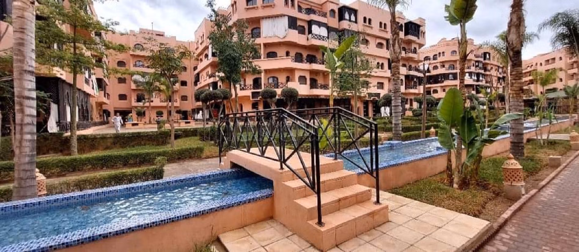 شقة جميلة للبيع ب بلبكار. المساحة الكلية 85 م². بواب ومكيف الهواء.