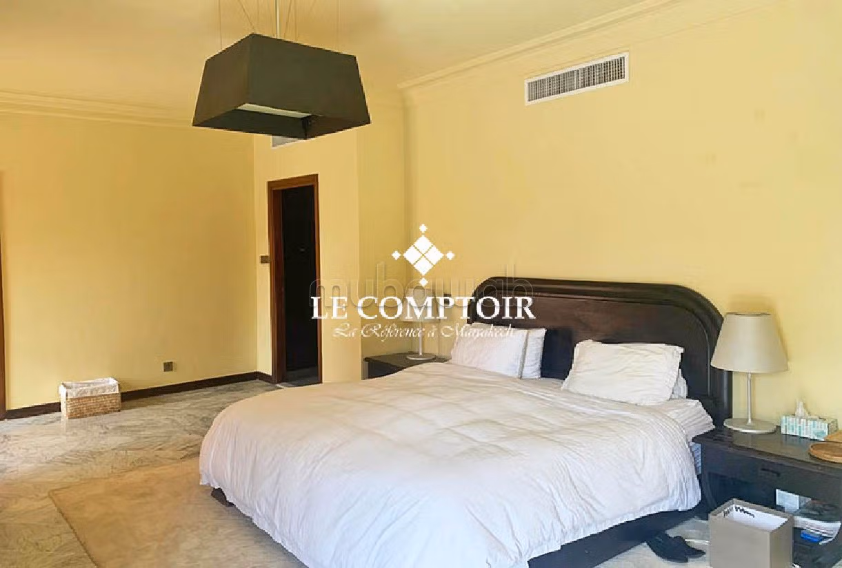 Suntuosa villa en venta en Guéliz. Área total 394 m². Mobiliario. 