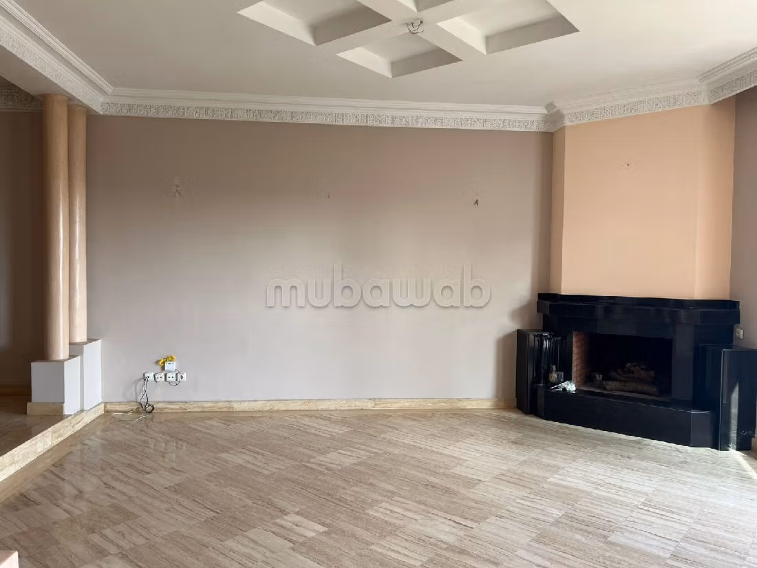 Appartementen te koop in Mghogha. Totale oppervlakte 270 m². Zwembad en open haard. 