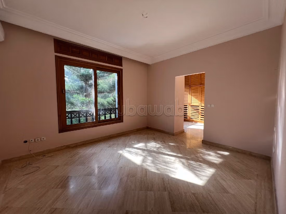 Appartementen te koop in Mghogha. Totale oppervlakte 270 m². Zwembad en open haard. 