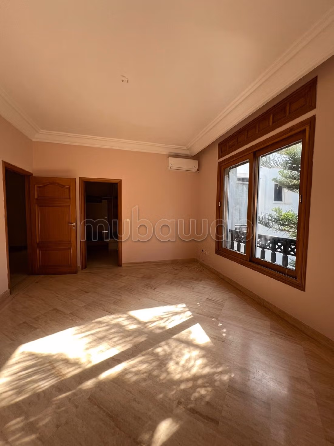 Appartementen te koop in Mghogha. Totale oppervlakte 270 m². Zwembad en open haard. 