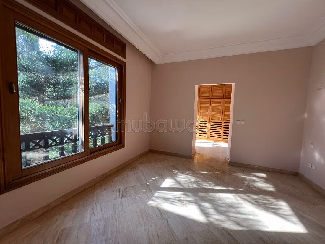Appartementen te koop in Mghogha. Totale oppervlakte 270 m². Zwembad en open haard. 