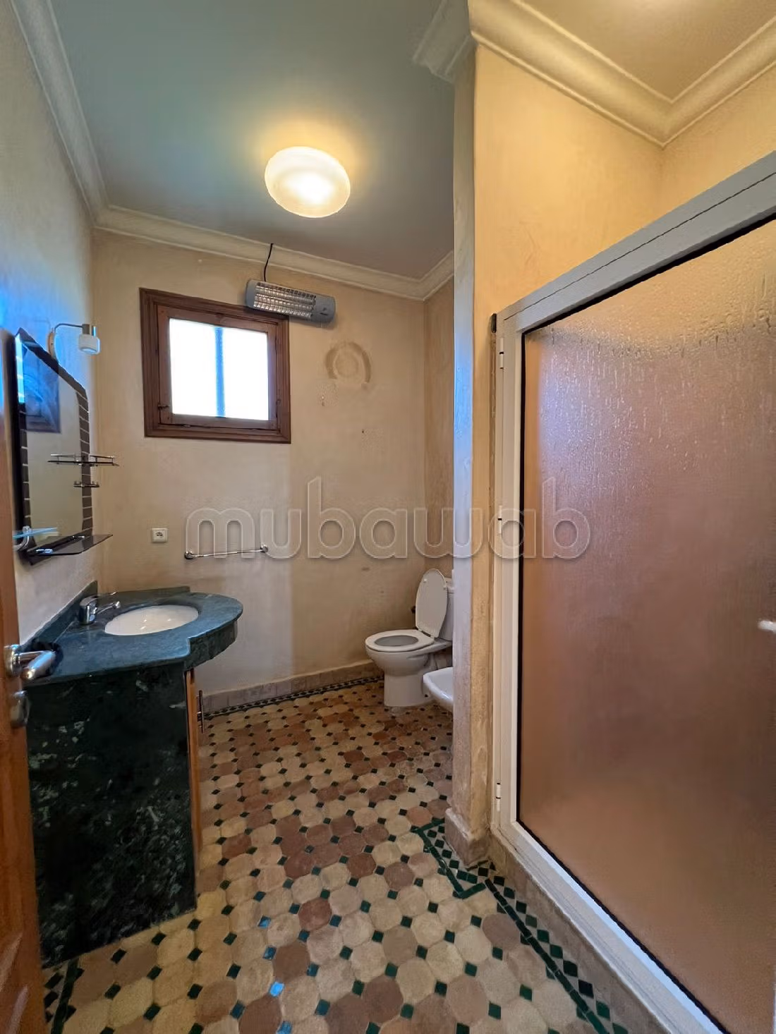 Appartementen te koop in Mghogha. Totale oppervlakte 270 m². Zwembad en open haard. 