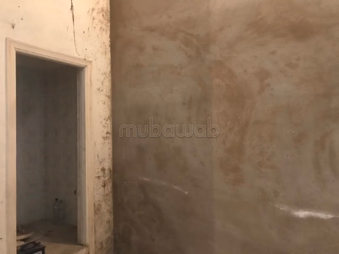 Acquista il locale commerciale adatto alla tua attività a Hay Essalam. Superficie 70 m². Porta blindata e servizio di videosorveglianza.