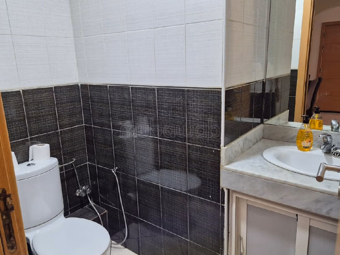 شقة جميلة للبيع ب فتح الخير. 4 قطع مريحة. صالون مغربي، و خدمة الأمن والحراسة