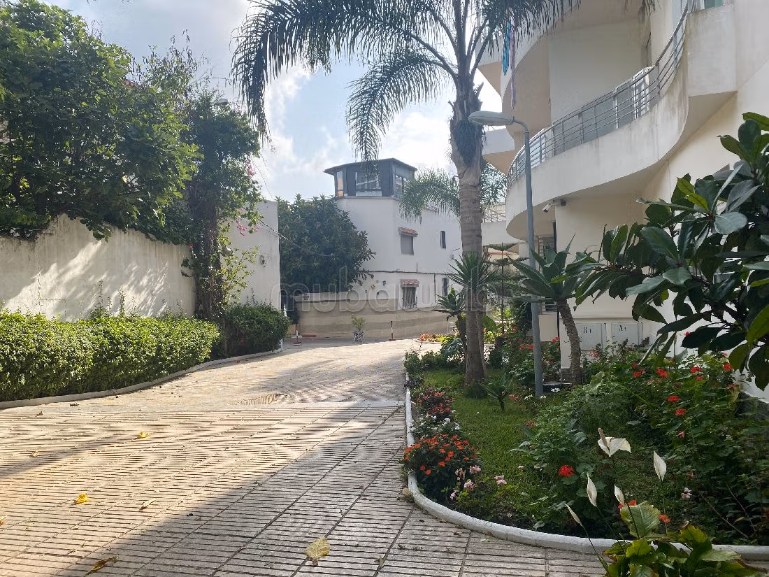 Appartamento in vendita a Marchan. 3 belle camere da letto. Ammobiliato