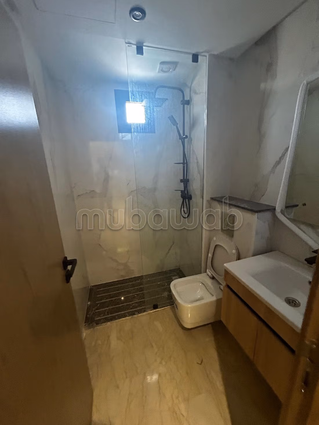 شقة رائعة للايجار بالوازيس. 1 غرفة جيدة. بواب ومكيف الهواء