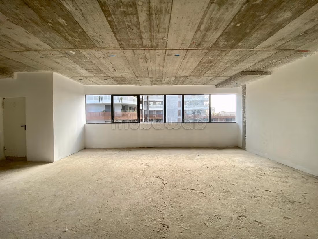 Comodo ufficio in affitto a Casablanca Finance City. Superficie totale 365 m². 