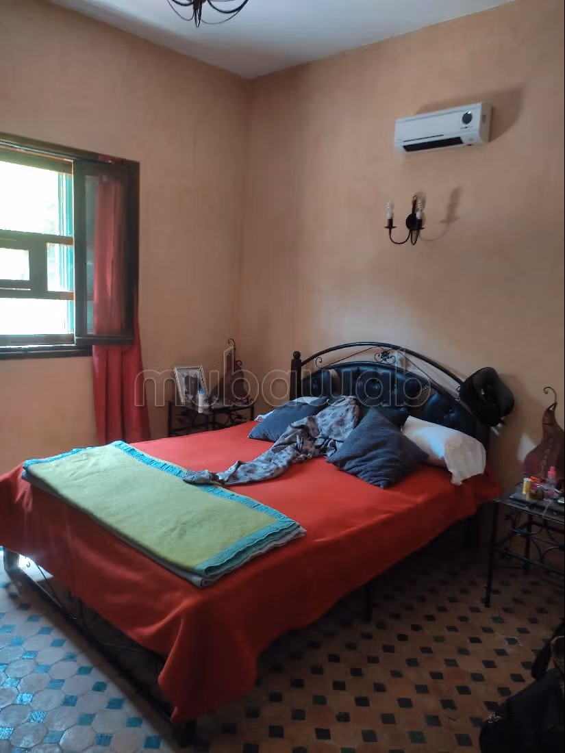 Kopen: villa's en luxe woningen. 6 Ruimtes. Volledig gemeubileerd