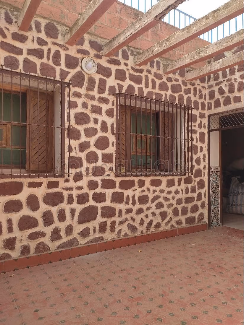 Kopen: villa's en luxe woningen. 6 Ruimtes. Volledig gemeubileerd