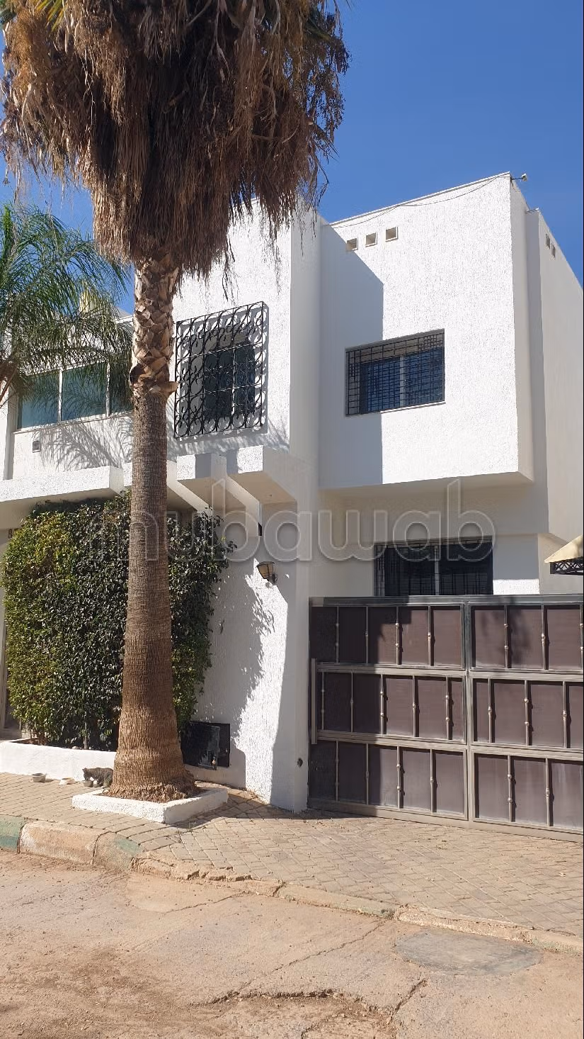 فيلا جميلة للبيع ب زواغة. المساحة 327 م². صالون مغربي تقليدي ، إقامة آمنة