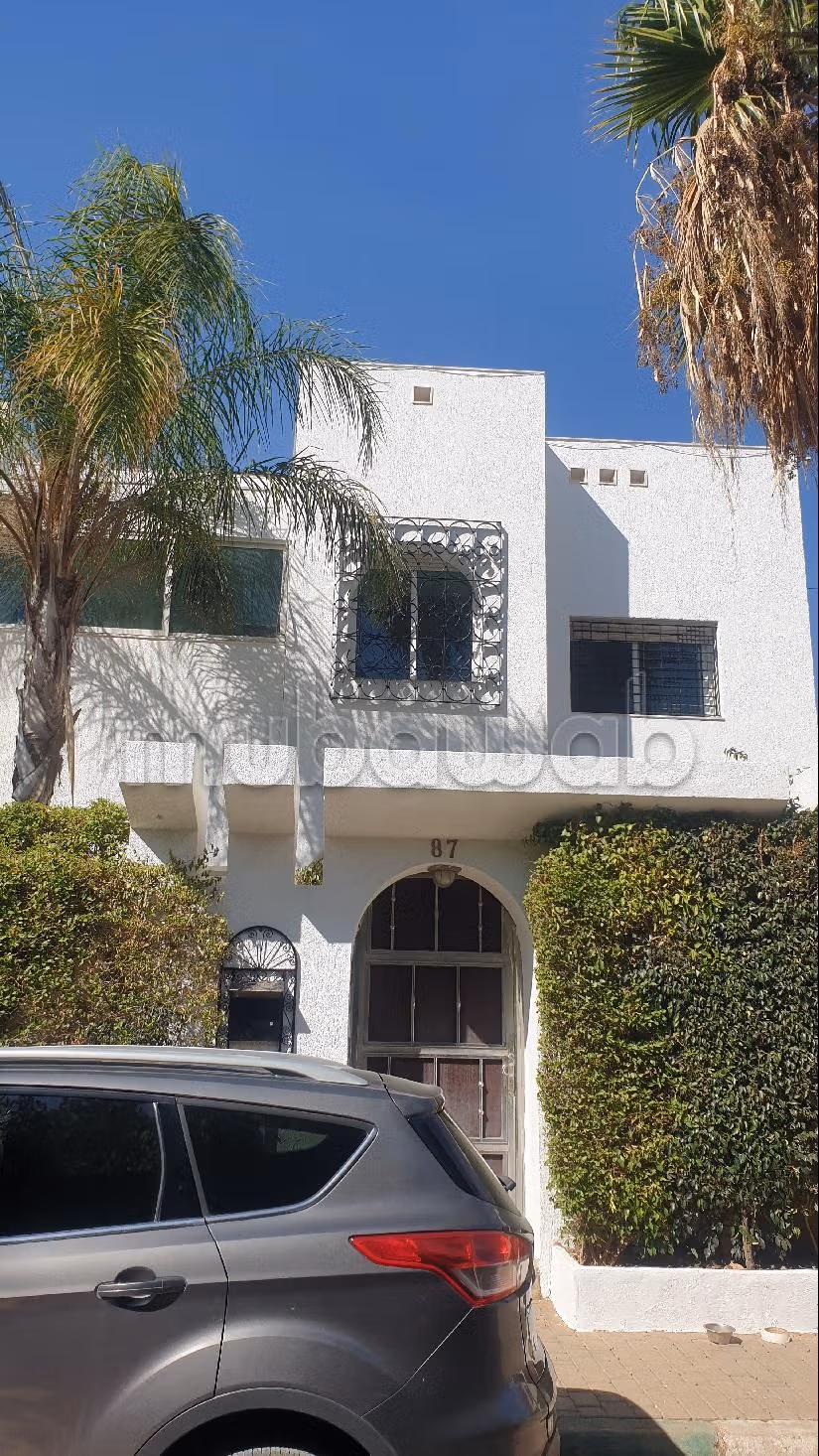 فيلا جميلة للبيع ب زواغة. المساحة 327 م². صالون مغربي تقليدي ، إقامة آمنة