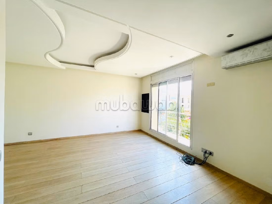 Villa's en luxe woningen huren in Longchamps Hay Al Hanâa. Oppervlakte 390 m². Veel comfort met airconditioning en open haard