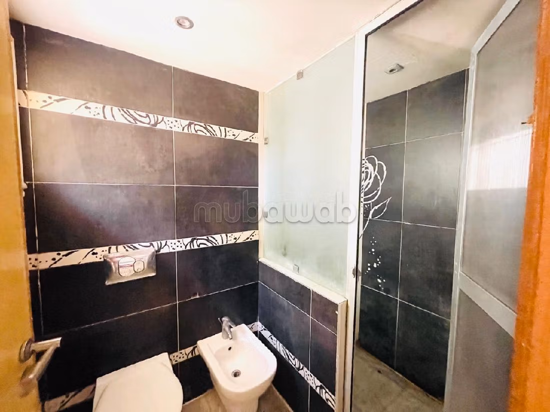 Villa's en luxe woningen huren in Longchamps Hay Al Hanâa. Oppervlakte 390 m². Veel comfort met airconditioning en open haard