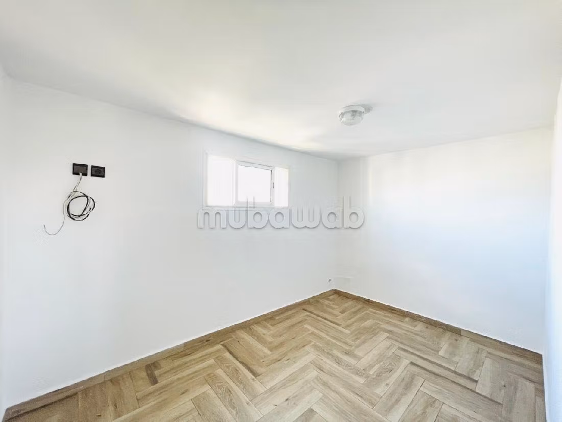 Villa's en luxe woningen huren in Longchamps Hay Al Hanâa. Oppervlakte 390 m². Veel comfort met airconditioning en open haard