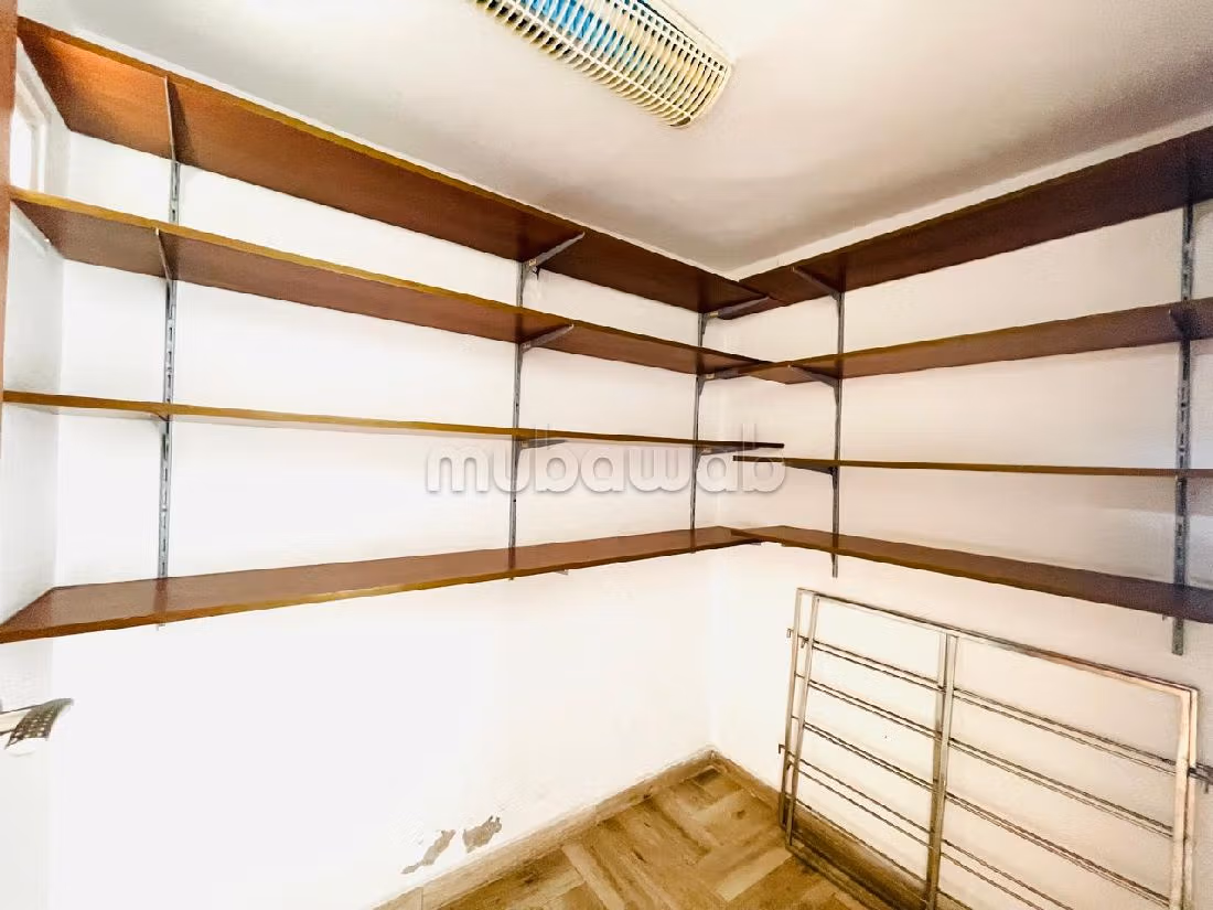 Villa's en luxe woningen huren in Longchamps Hay Al Hanâa. Oppervlakte 390 m². Veel comfort met airconditioning en open haard