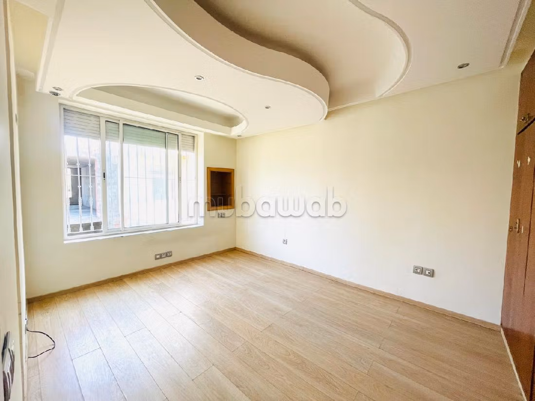 Villa's en luxe woningen huren in Longchamps Hay Al Hanâa. Oppervlakte 390 m². Veel comfort met airconditioning en open haard