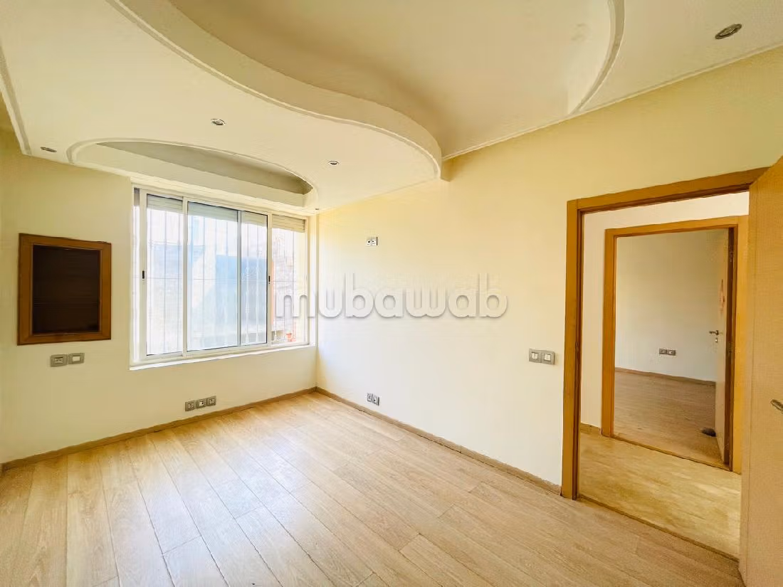 Villa's en luxe woningen huren in Longchamps Hay Al Hanâa. Oppervlakte 390 m². Veel comfort met airconditioning en open haard