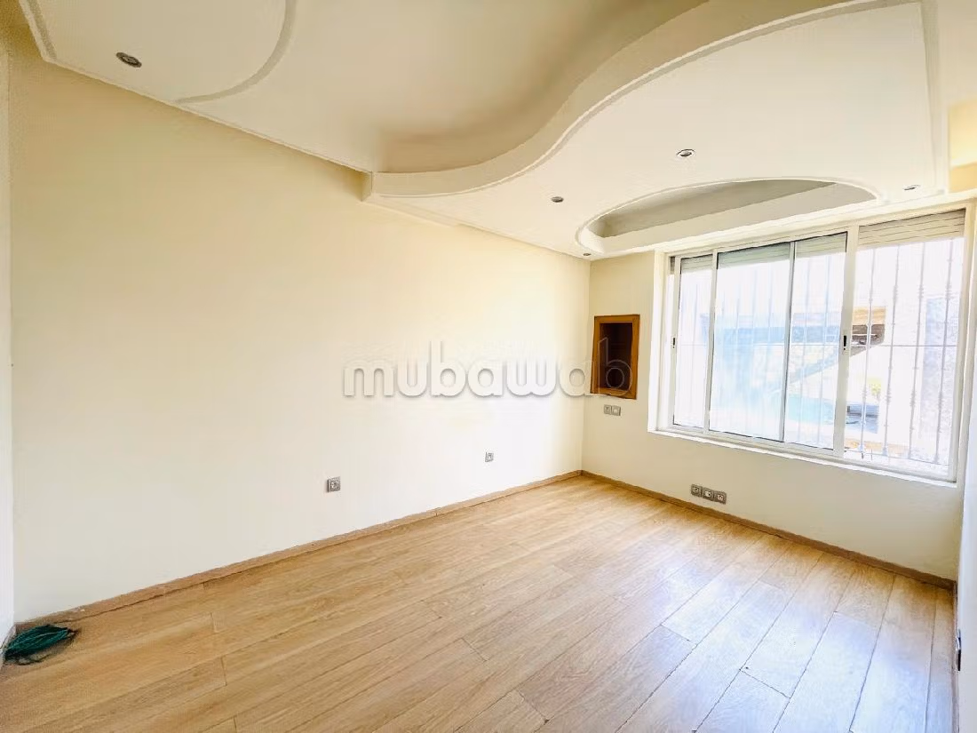 Villa's en luxe woningen huren in Longchamps Hay Al Hanâa. Oppervlakte 390 m². Veel comfort met airconditioning en open haard