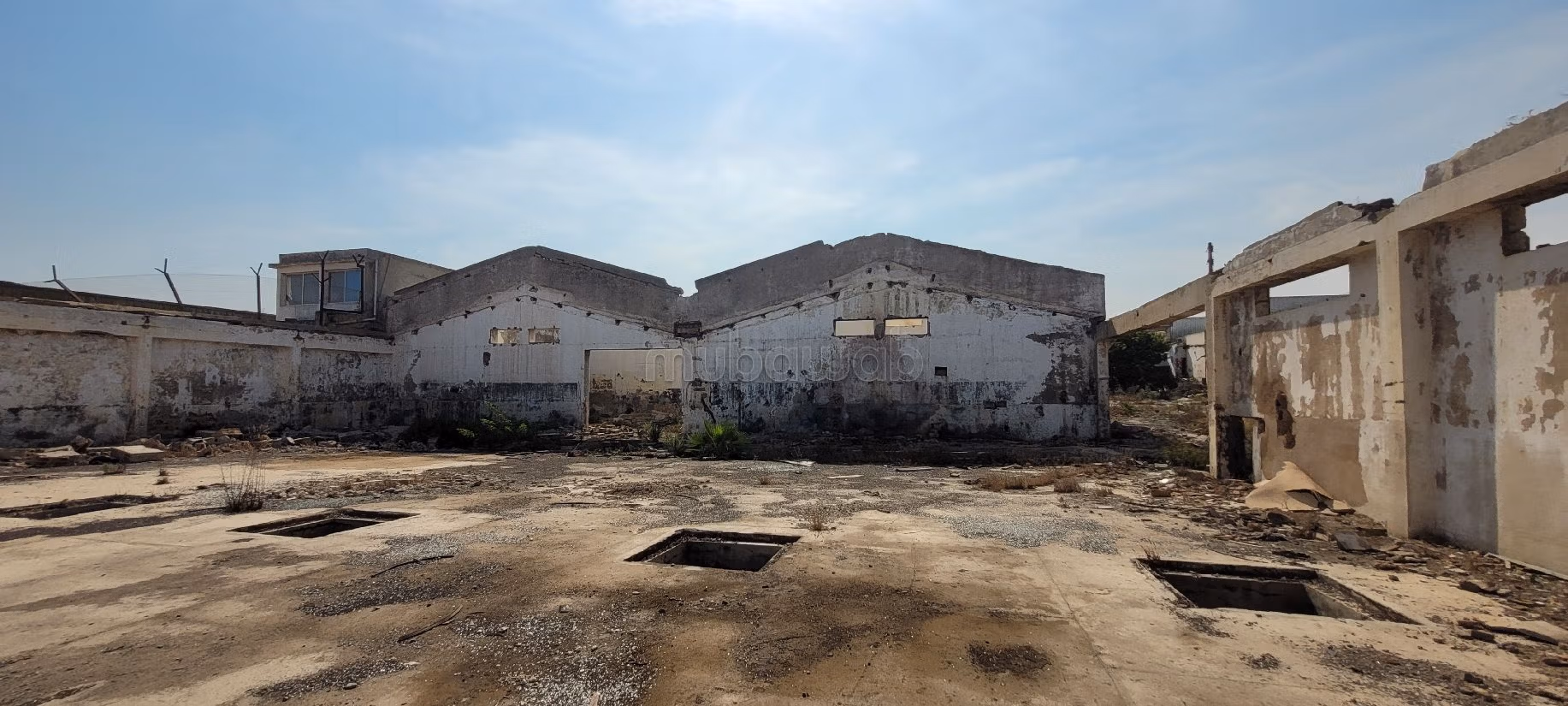 Spazioso locale commerciale da affittare a Ain Diab Extension. Superficie totale 6500 m². 