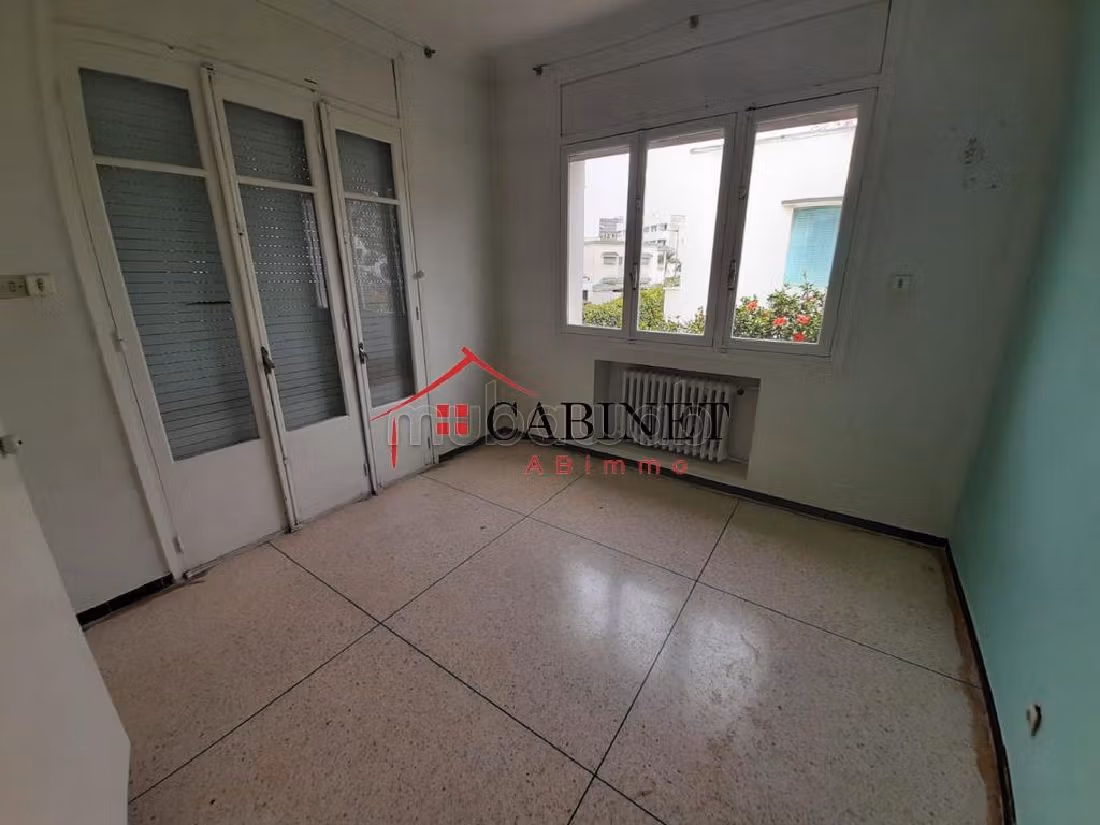 Magnificent villa for rent in Quartier Administratif. 7 large rooms. Green area, Balcony. 