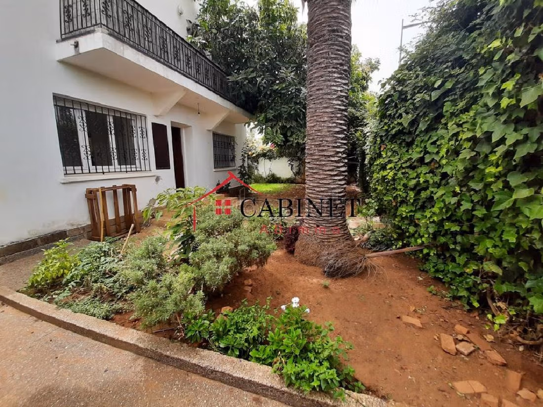 Magnificent villa for rent in Quartier Administratif. 7 large rooms. Green area, Balcony. 