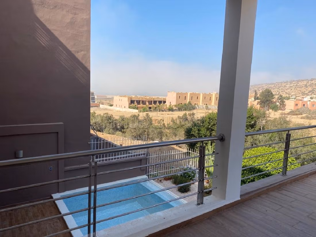 Kopen: villa's en luxe woningen. 6 Kamers. Volledig gemeubileerd. 