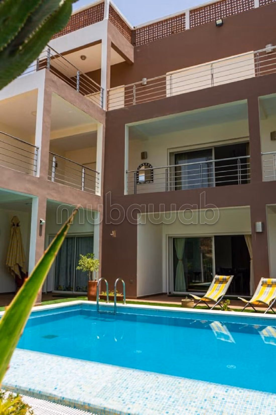 Kopen: villa's en luxe woningen. 6 Kamers. Volledig gemeubileerd. 