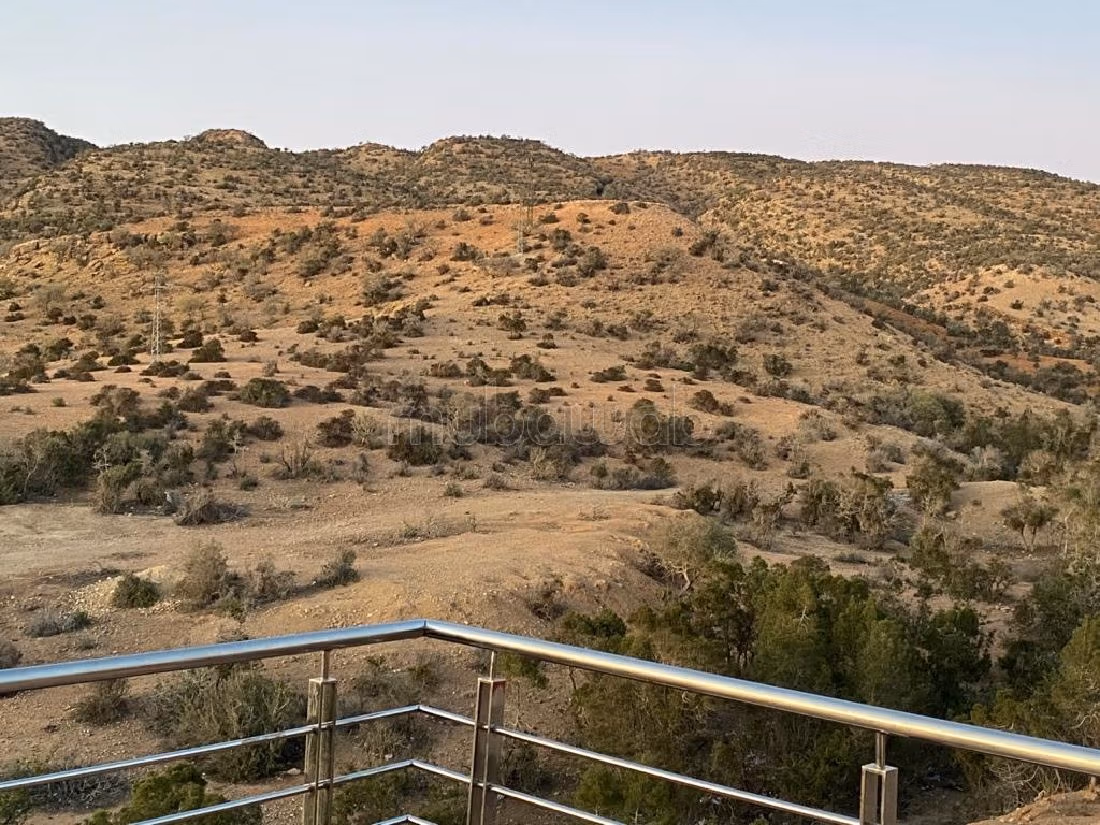 Kopen: villa's en luxe woningen. 6 Kamers. Volledig gemeubileerd. 