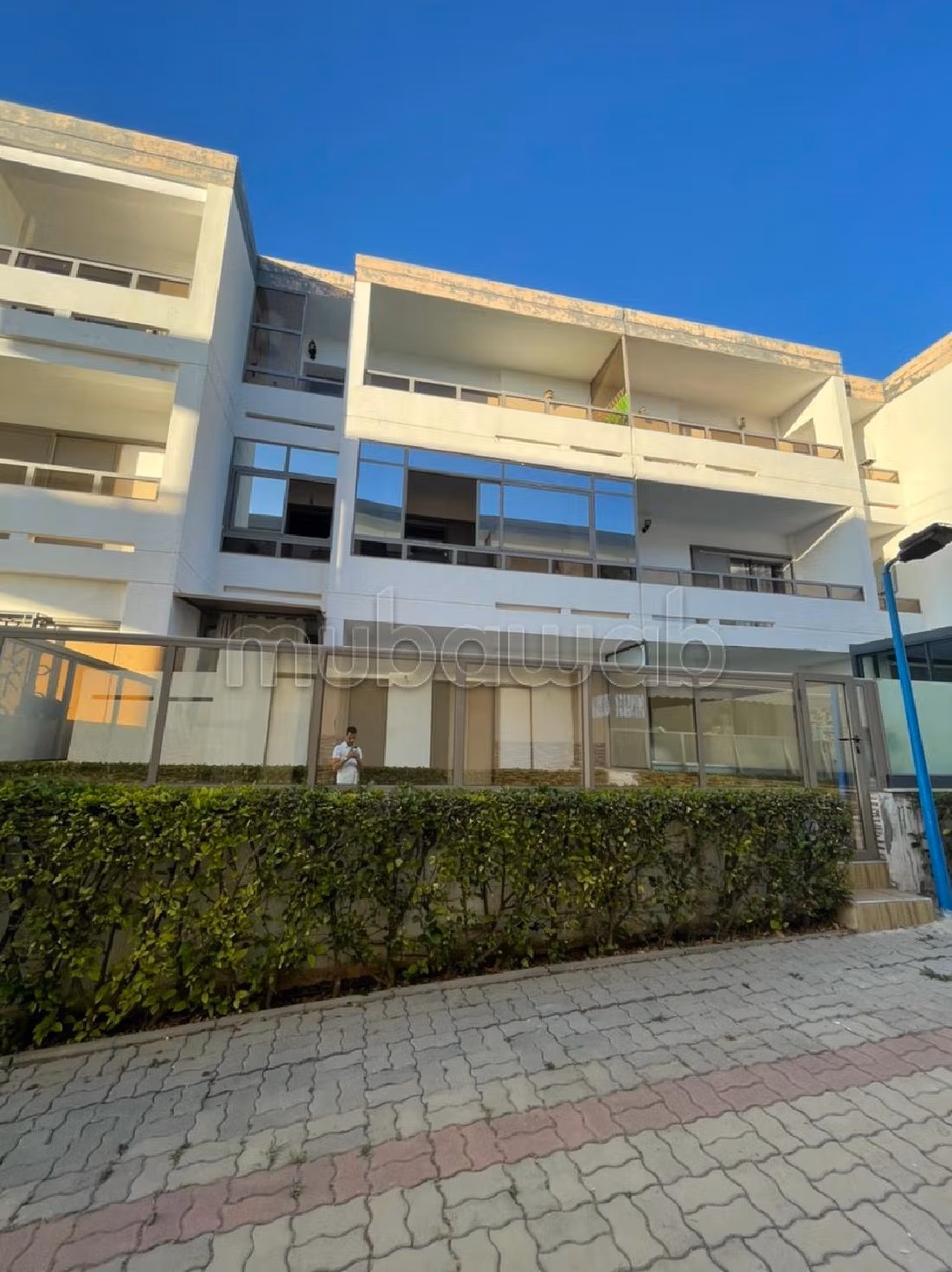 Piso en venta en Zone industrielle. 1 Habitación. está amueblado con buen gusto.