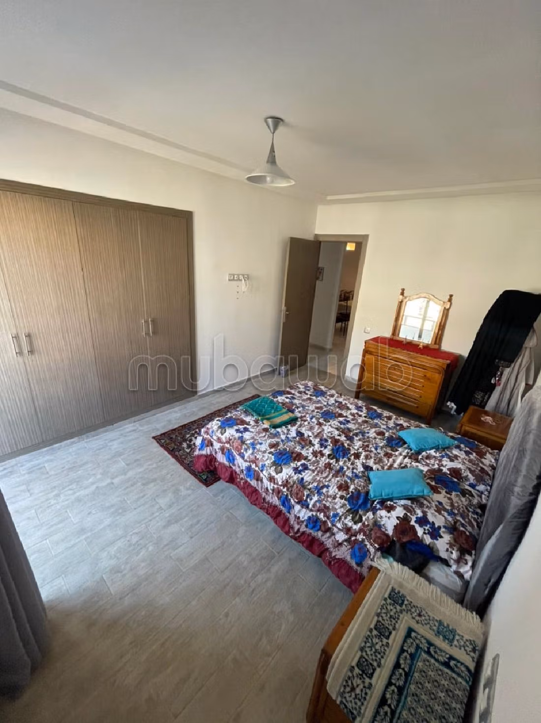 Piso en venta en Zone industrielle. 1 Habitación. está amueblado con buen gusto.