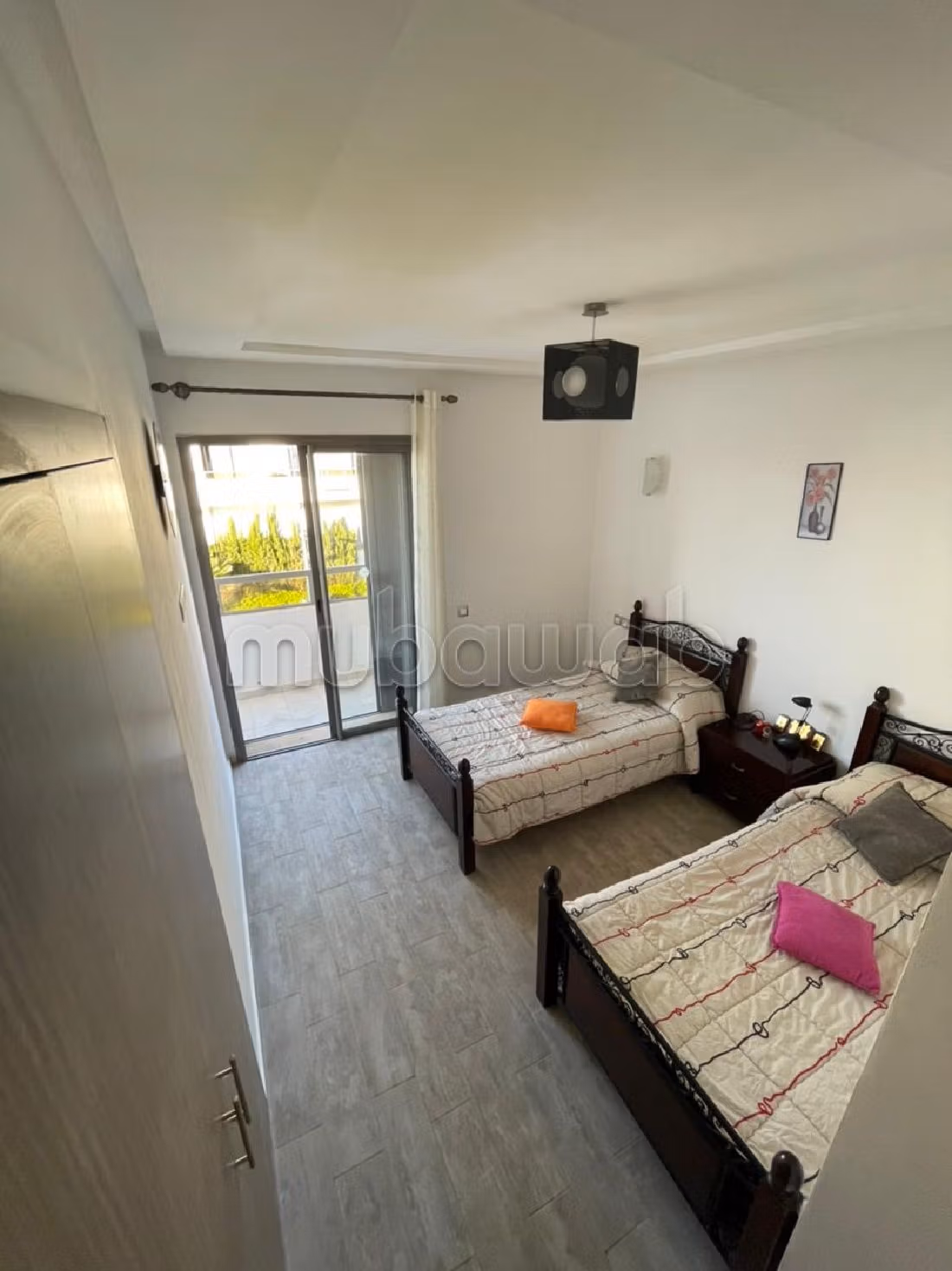 Piso en venta en Zone industrielle. 1 Habitación. está amueblado con buen gusto.