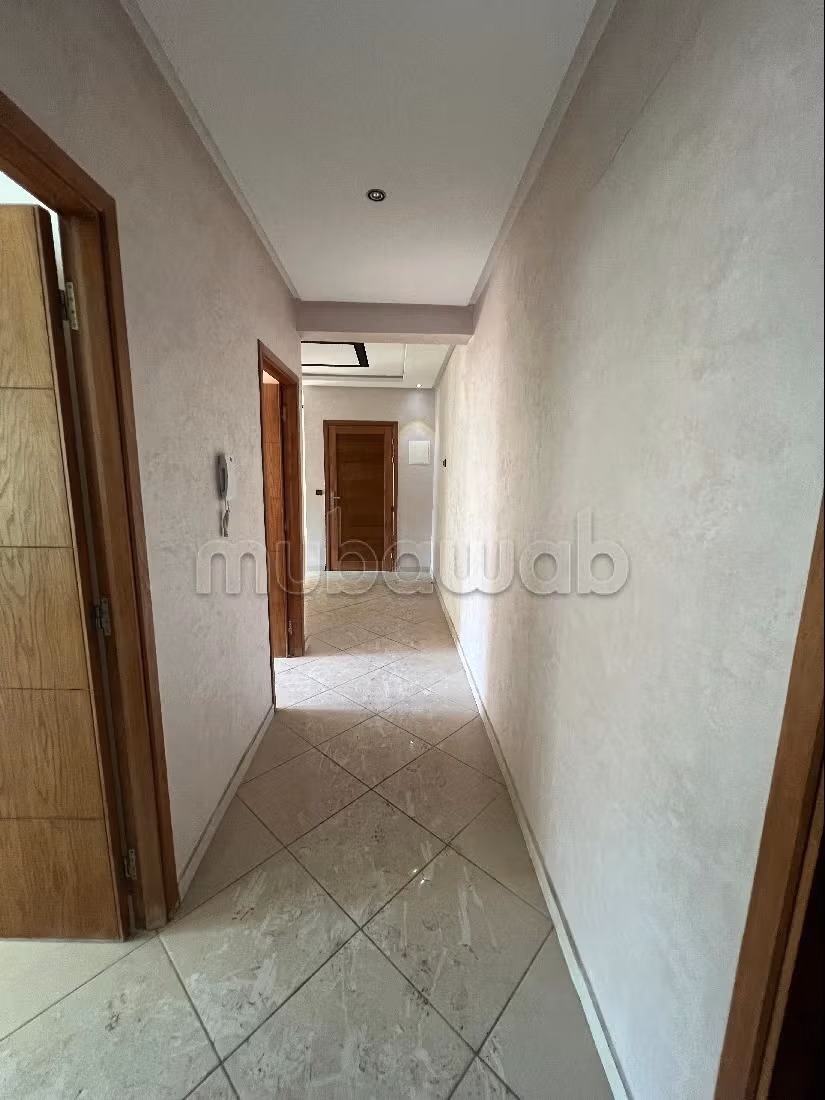 شقة رائعة للايجار ب باب سبتة. 4 قطع رائعة. مع المرآب والمصعد.