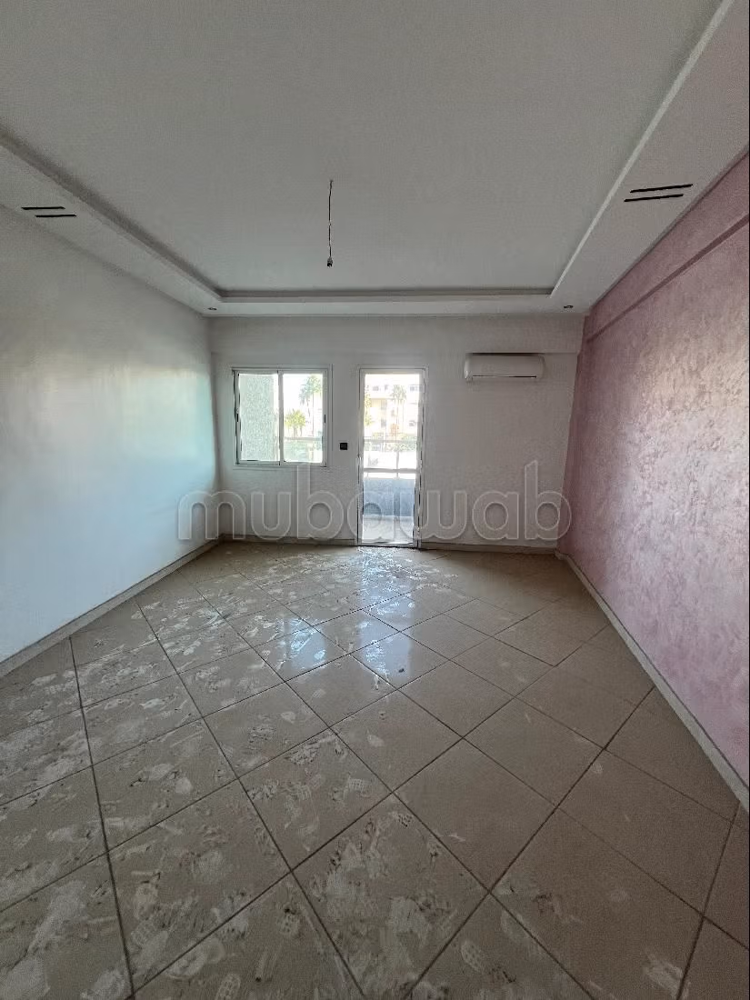 شقة رائعة للايجار ب باب سبتة. 4 قطع رائعة. مع المرآب والمصعد.