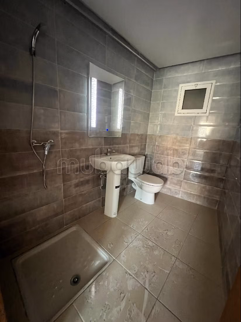 شقة رائعة للايجار ب باب سبتة. 4 قطع رائعة. مع المرآب والمصعد.