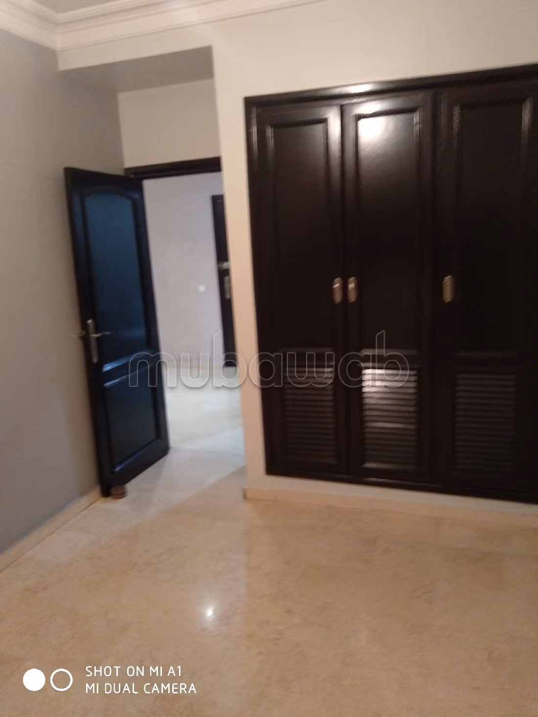 شقة رائعة للبيع ب برجر. 3 قطع. خدمات الكونسياج ، و تكييف الهواء